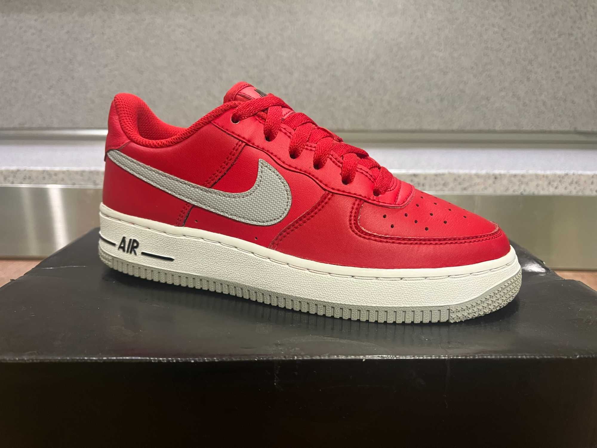 ОРИГИНАЛНИ *** Nike Air Force 1 Low GS 'University Red'