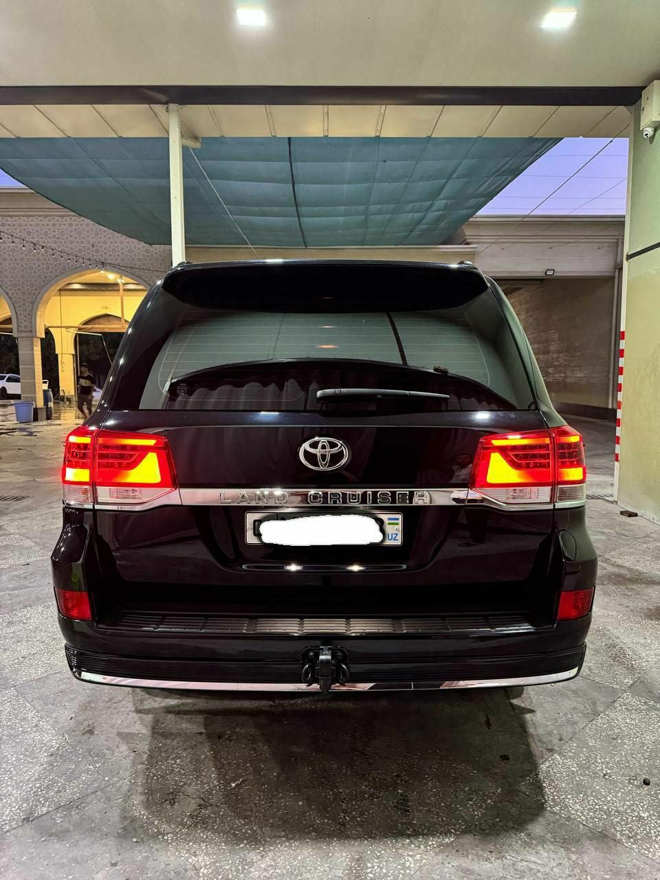 Tayota Land Cruiser 200