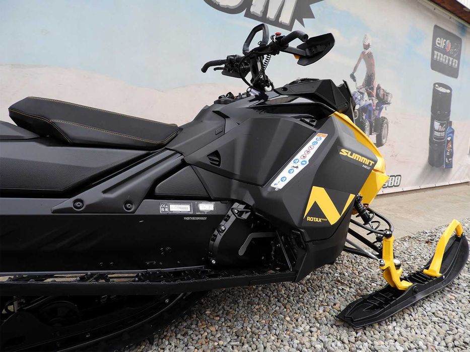 Promo Snowmobil Ski-Doo Summit NEO+ 600 EFI 2025