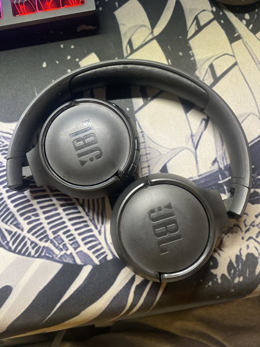 Продам наушники jbl 520 оригинальные