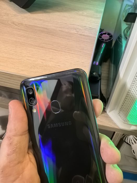 Samsung a40, 64 gb, 5.9 inch, mov reflexiv