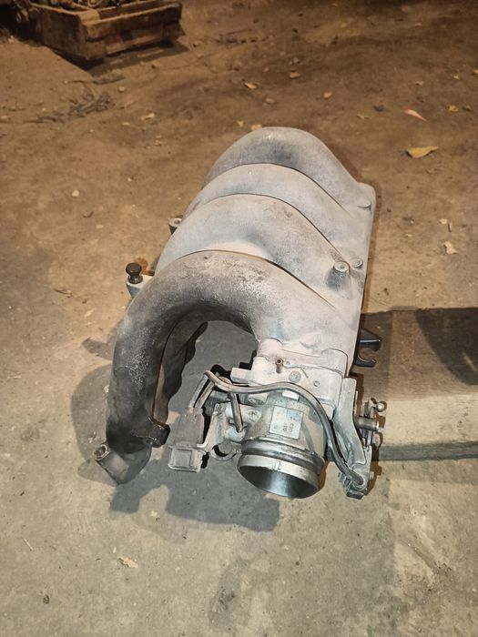 Головка на Passat 1.8, всасывающий коллектор