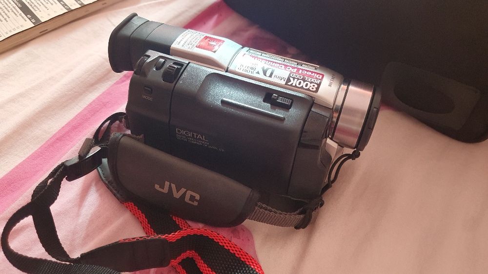 Camera mini JVC cu geanta
