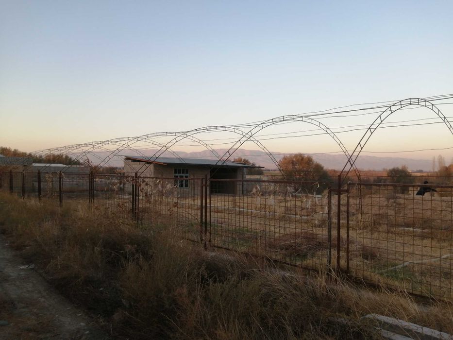 Qurilishi bitmagan uy sotiladi