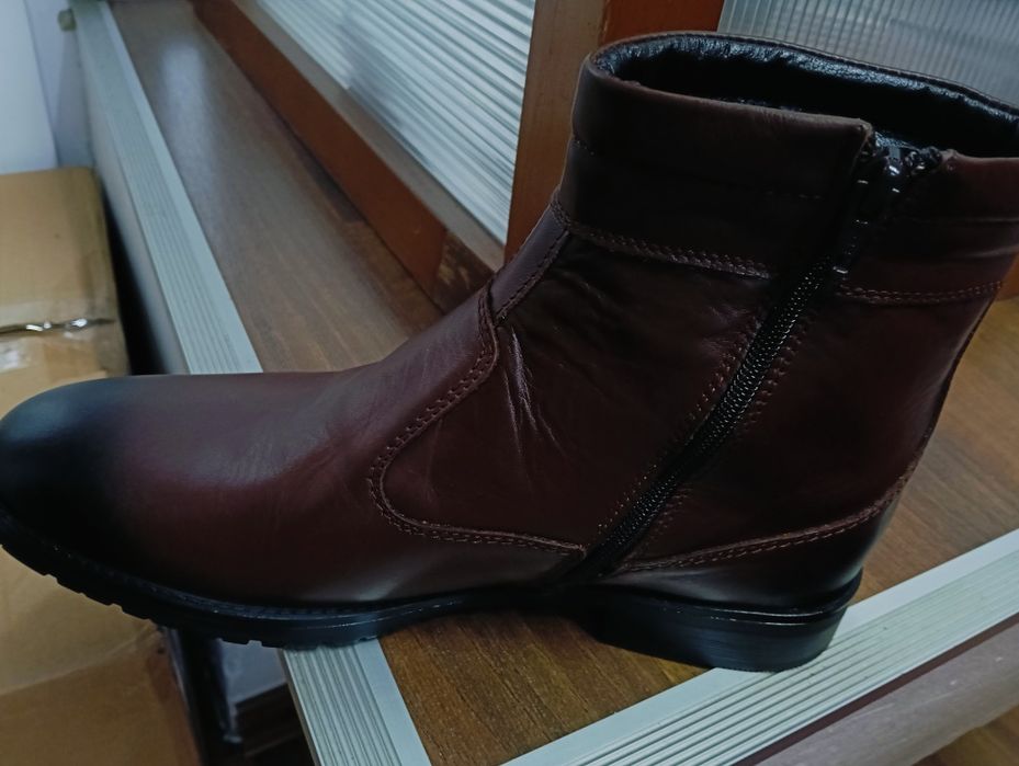 Ghete noi piele naturala mărimea 40