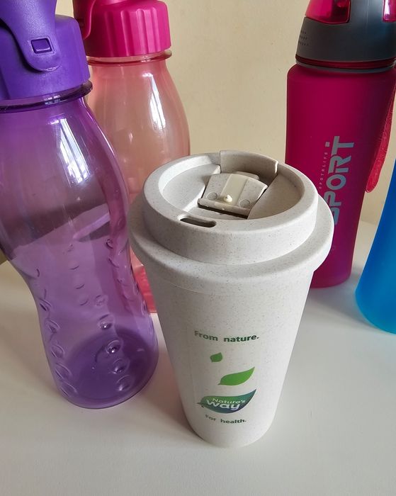 Нови шишета (бутилки) за вода, термочаша и четка за шишета, от 2.50 лв