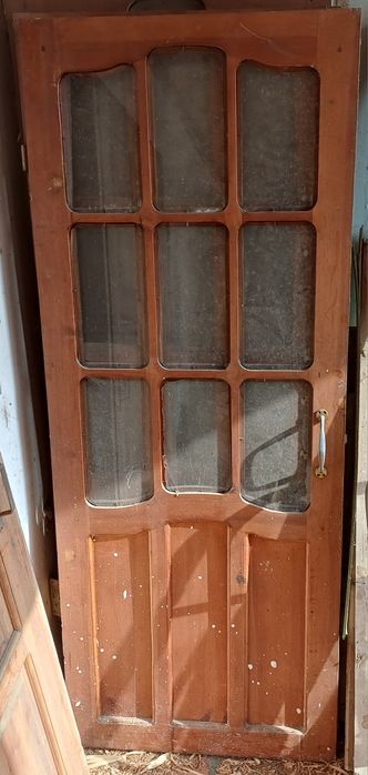 Eshik, romlar holati yaxshi.