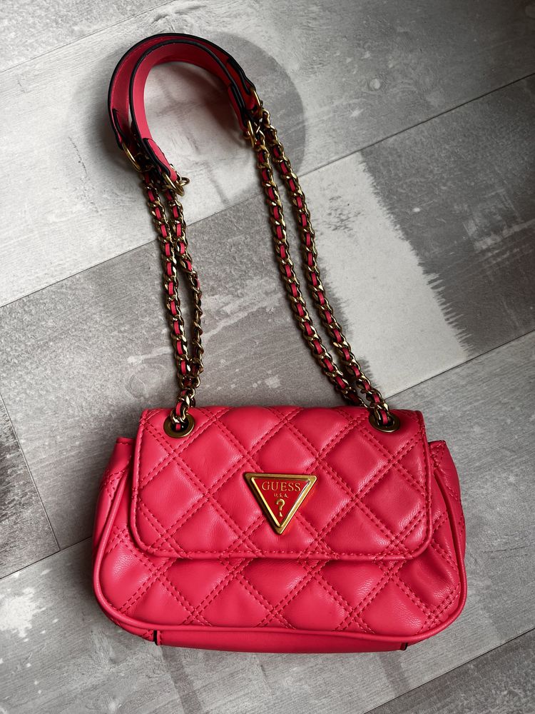 Дамски чанти на  DKNY Guess, Aldo , USPA