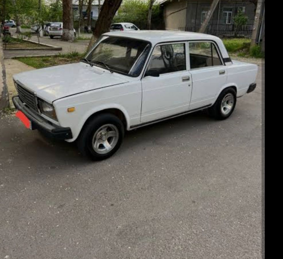 Vaz 2107 srochno sotiladi