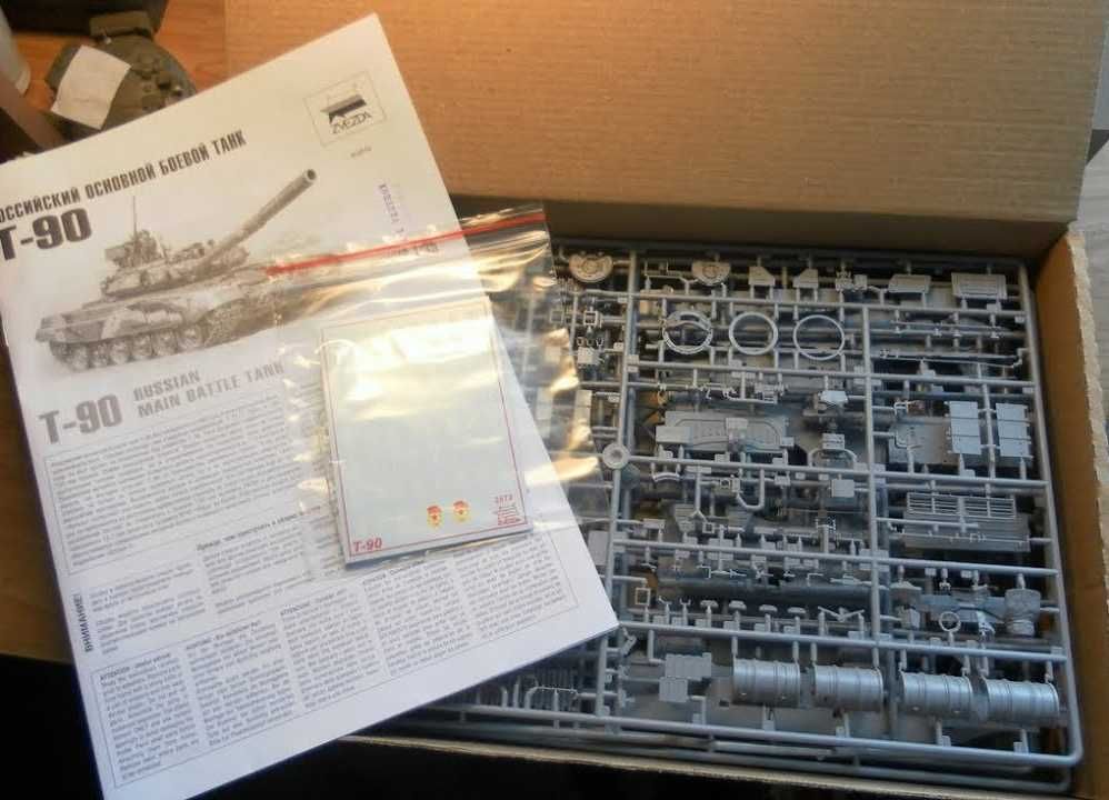 Сборная модель российского основного боевого танка Т-90. ЗВЕЗДА 1:35