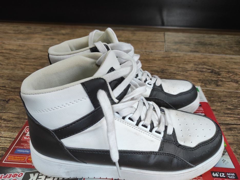Кецове Nike и Кецове New Yorker