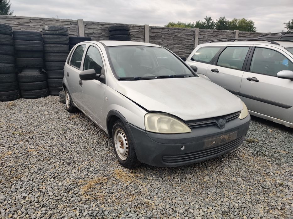 Dezmembrez Opel Corsa C 1.0