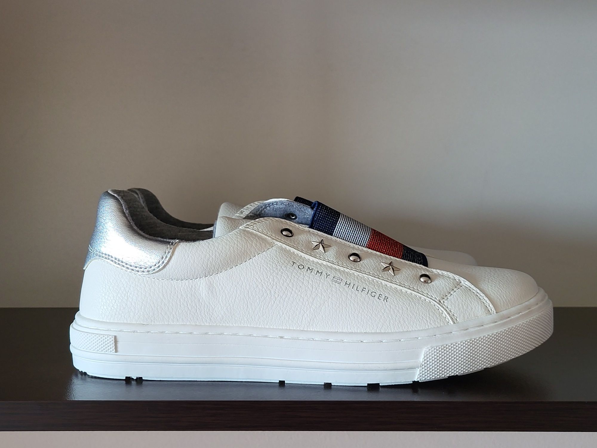 Tommy Hilfiger Low Cut Sneaker 39номер 25см Стелка Нови с Кутия