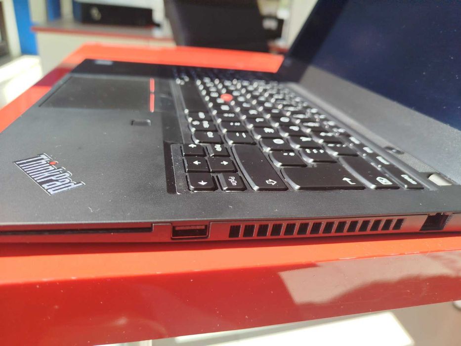 Lenovo T490 лаптоп