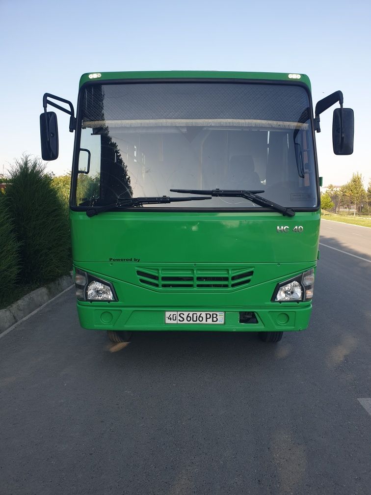 Avtobus isuzu Hc40