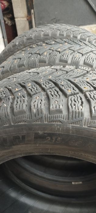 Продаётся комплект зимних шипованных шин