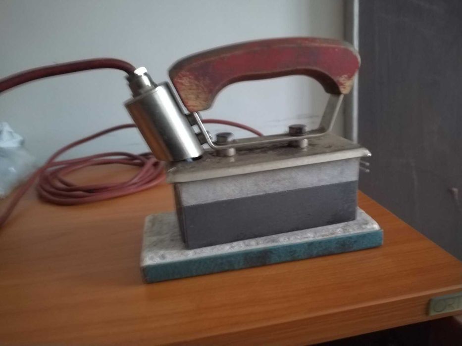 Ютия за лепене на ленти