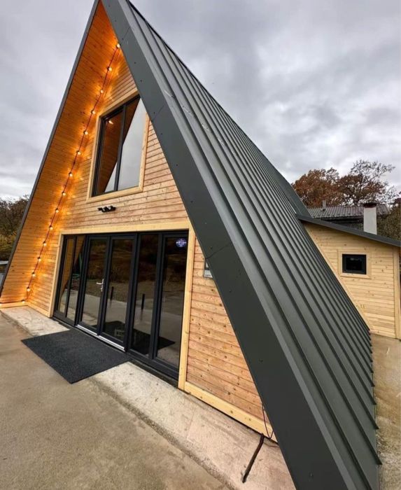 Vindem cabane tip casa sau Aframe la cheie