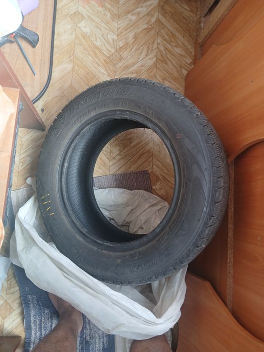 Комплект шин зимние 1 сезон поездил почти новые 185/65/14