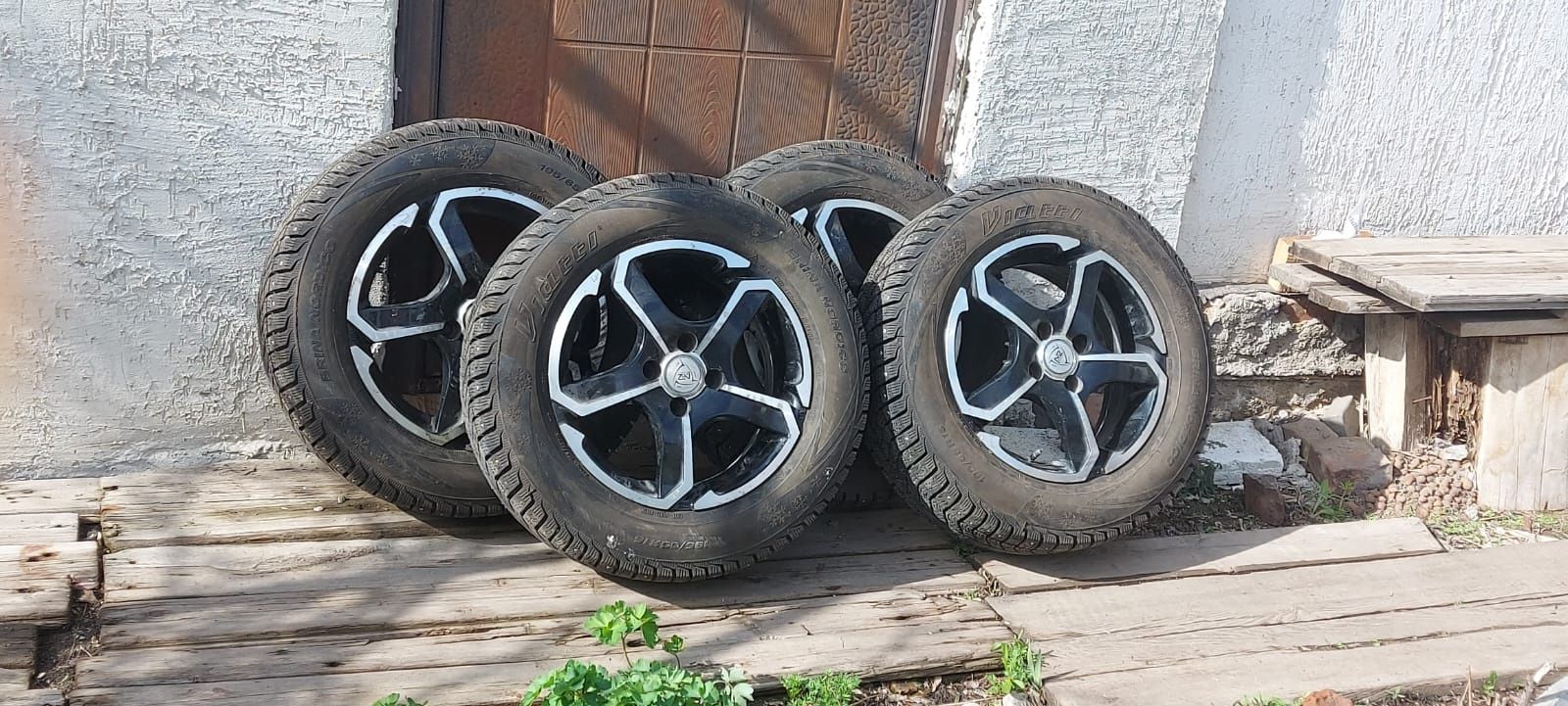 Продам зимнюю резину в сборе с дисками