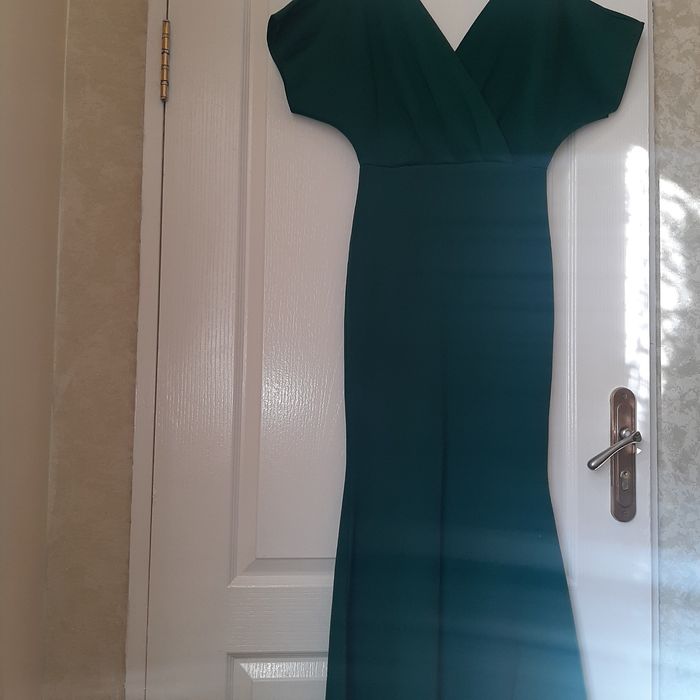 Дамска рокля в маслено зелен цвят ,р/р С .Роклята е носена само веднъж