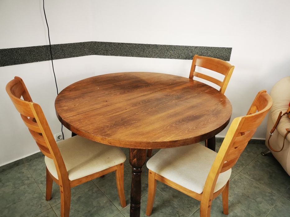 Трапезна кръгла маса със столове