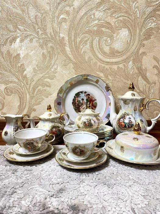 Продаётся новый не пользованные сервиз Мадонна (Золотые шишки)