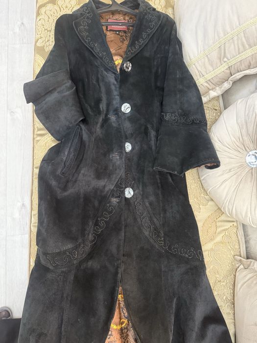 Пальто осеннее из натуральной замши.