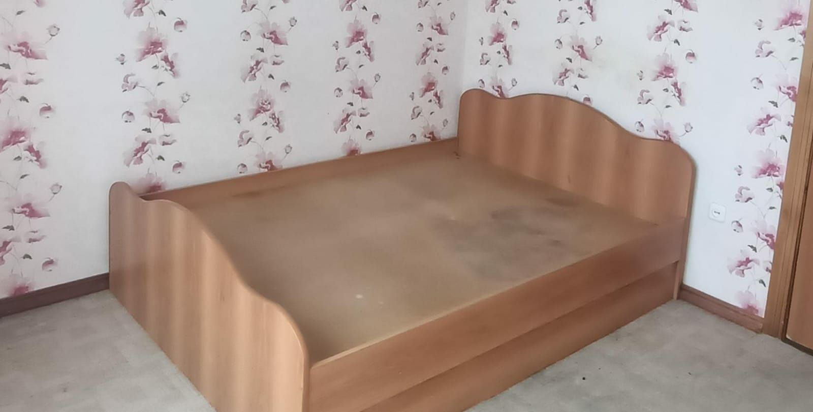 кровать без матраса
