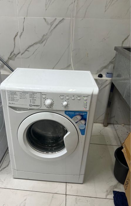 Продам стиральную машину indesit