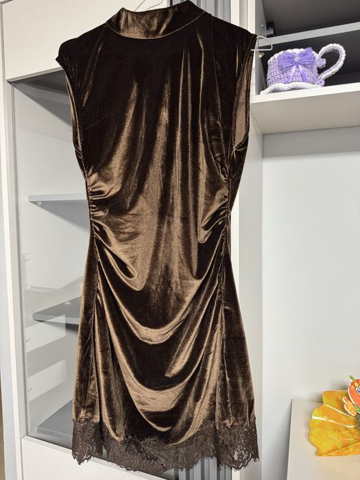 Парти рокличка от кадифе