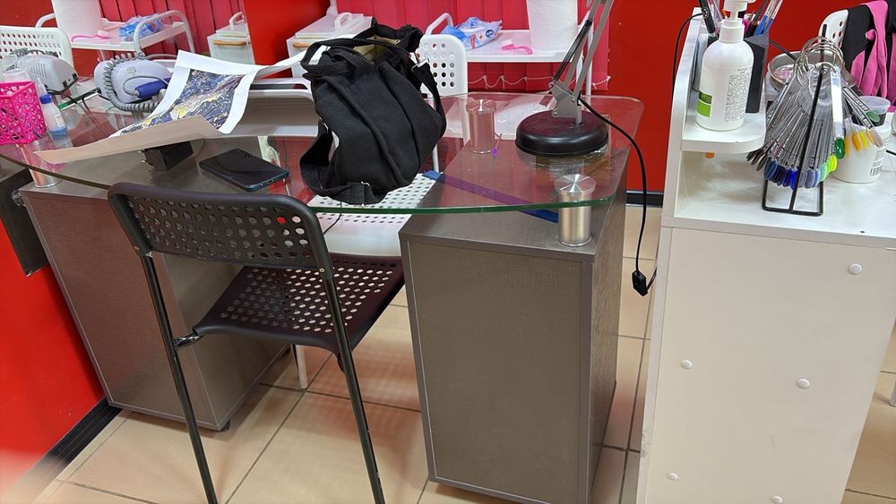 Продам стол маникюрный