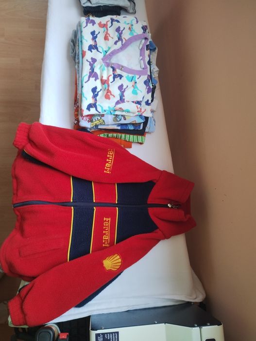 Подарявам детски дрехи