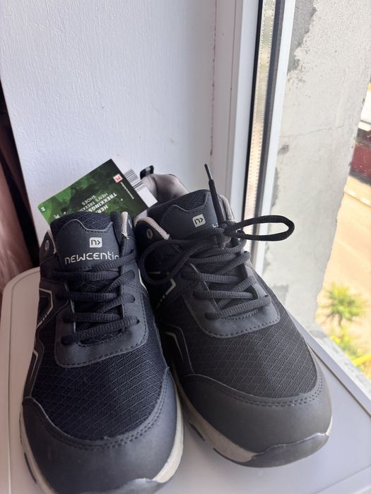 Adidasi de sport noi