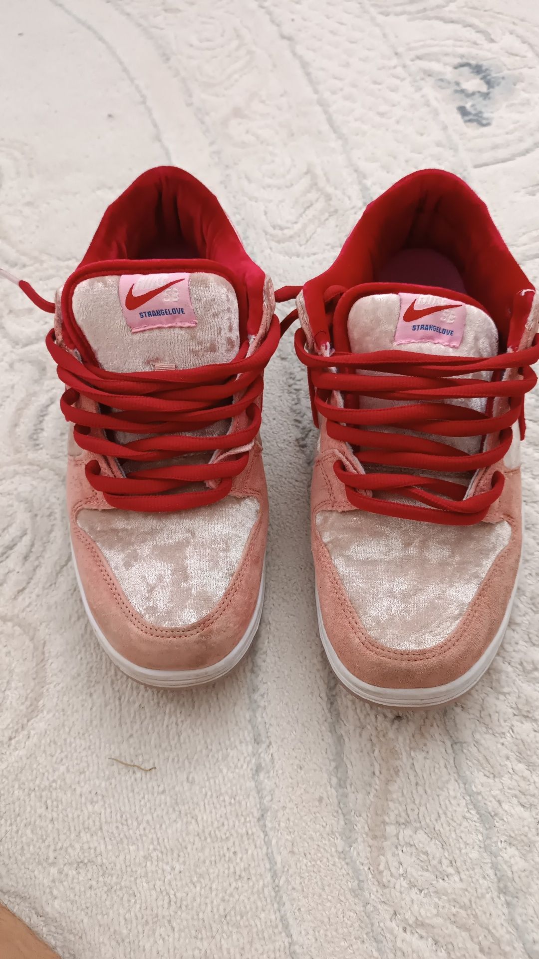 Sb dunk strange love low