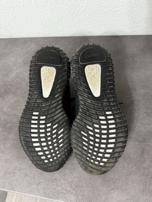 Adidasi Yezzy 350 black