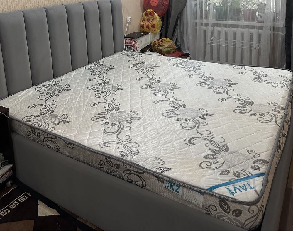 Продам кровать с матрасом