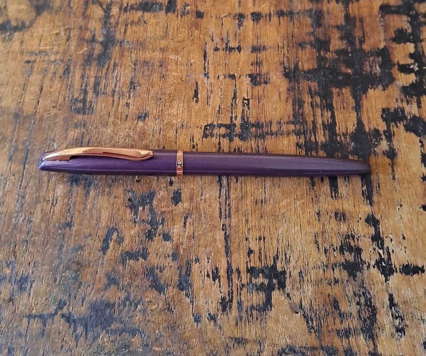 писалка Пеликан Pelikan лилава и розов метал в кутия