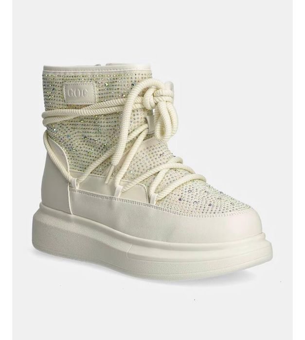 Апрески от колекция GOE.Моделът е направен от естествена кожа