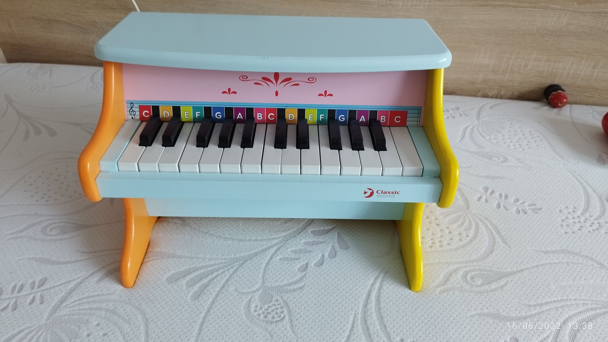 Детско дървено пиано