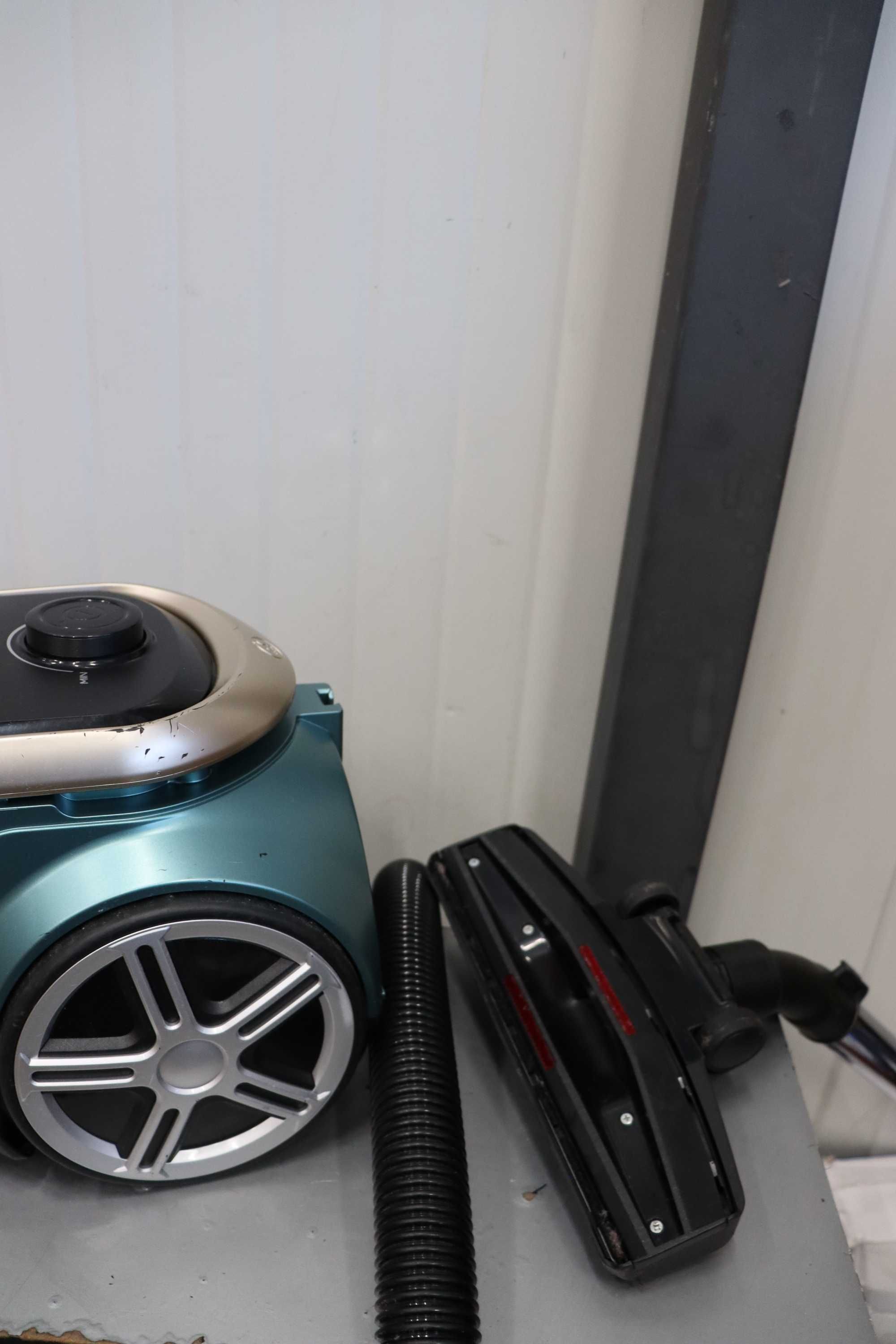 Прахосмукачка без торба Eureka Apollo V18C01A 800W, 2L