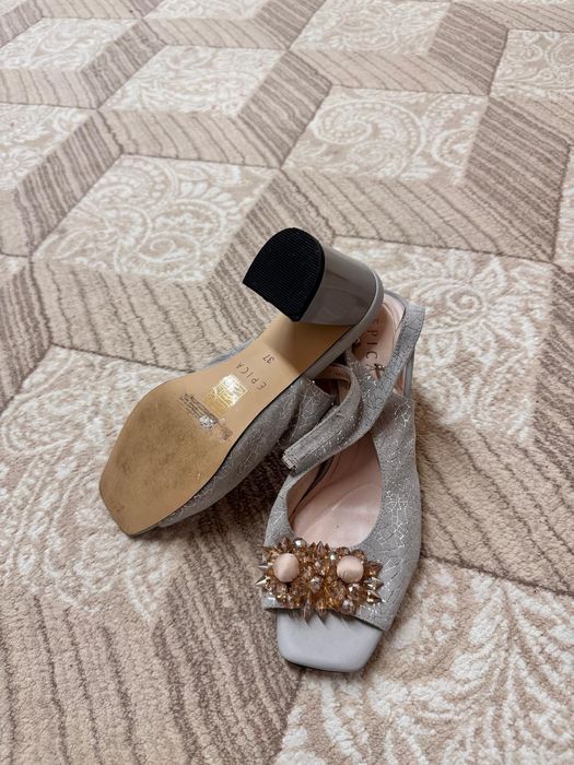 Vand sandale tip pantofi