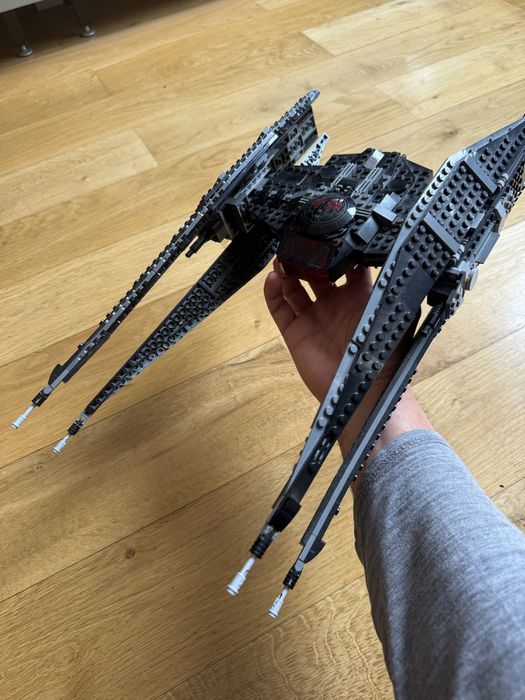 LEGO Star Wars 75179 – Kylo Ren’s TIE Fighter