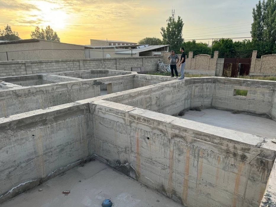 Срочно учаска сотилади 6 соток фундамент куйилган кадастир бор