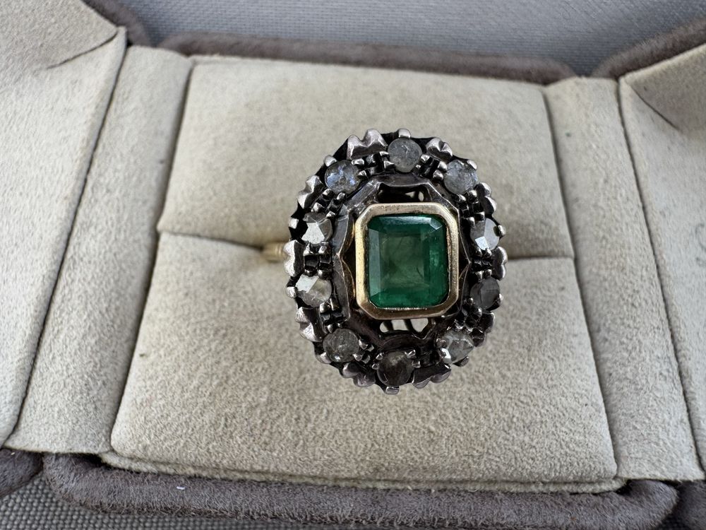Inel din aur, smarald si diamante montate in argint