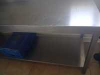 Masa inox cu rebord cu 1 poliță 200x70x85 cm 6 bucati