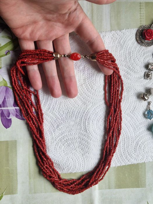 Colier multifil din coral roșu natural – eleganță și vitalitate