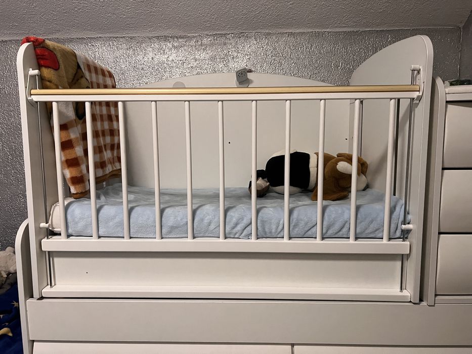 Vând pătuț transformabil