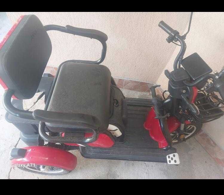 Vand scuter electric