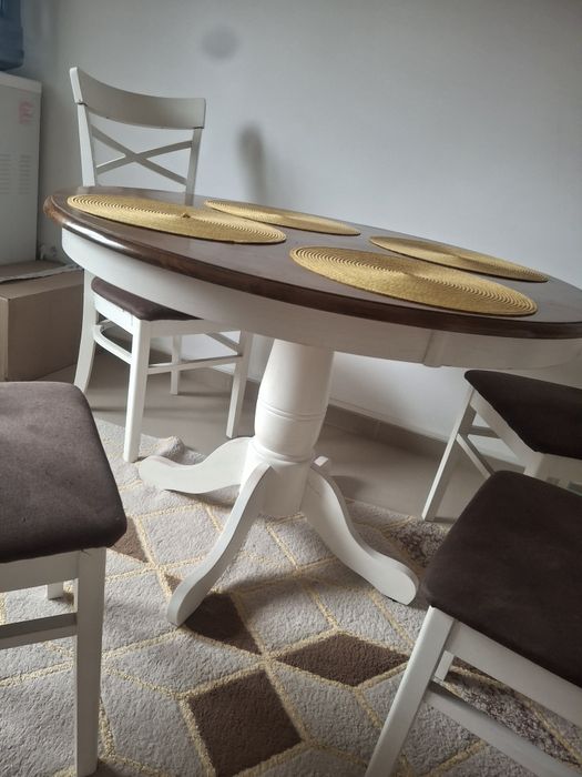 Vând masa cu 4 scaune